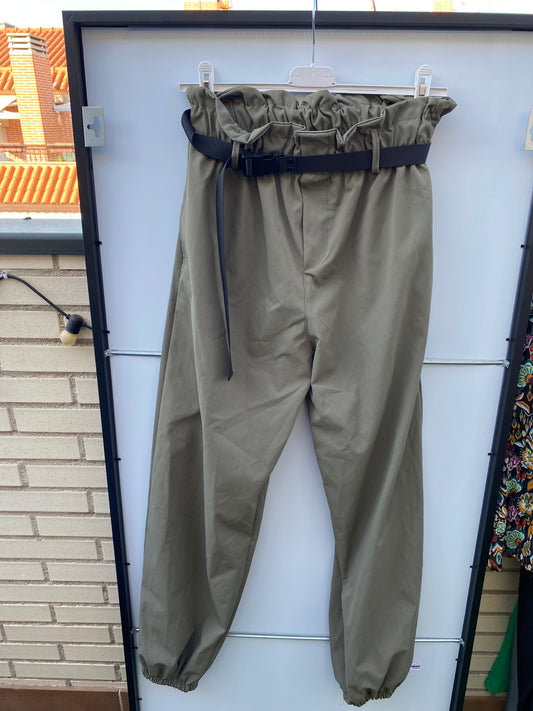 Pantalón engomado